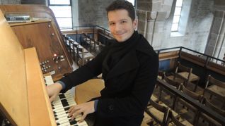 Kantor Daniel Tepper wird zum Eröffnungskonzert der Konzertreihe in der Martinskirche am 27. April den Orgelpart übernehmen.