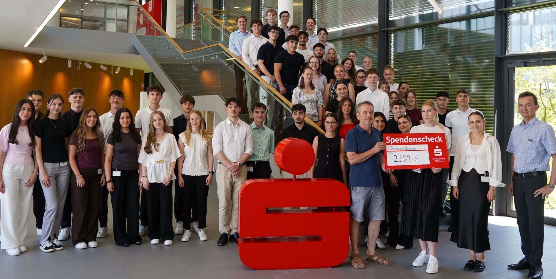 Trainees from the Kreissparkasse work side-by-side with people in the ...
