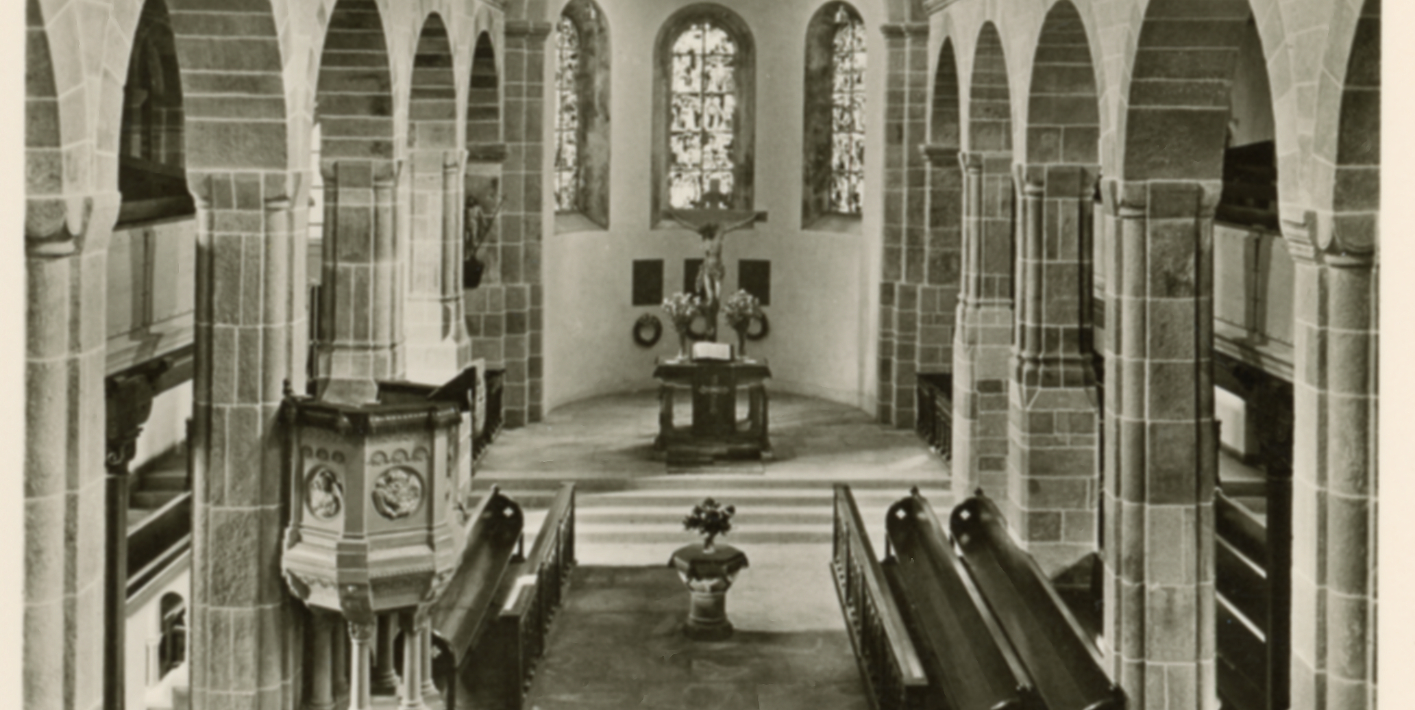 Diese Postkarte zeigt das Innere der Martinskirche in den 1940er Jahren.