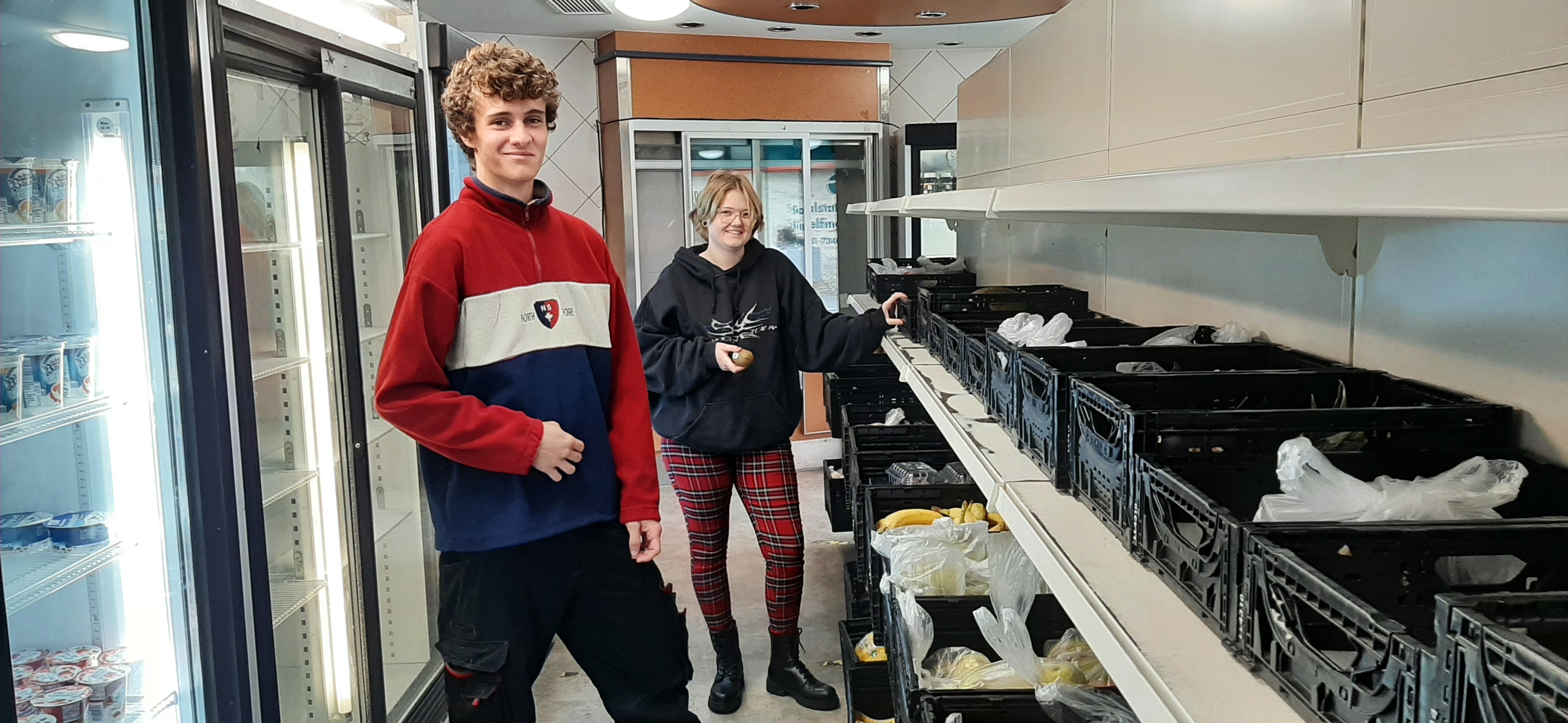 Tom Ehret Zu wenig Waren-Spenden - Sindelfingen: Leere Regale und lange Schlangen ...