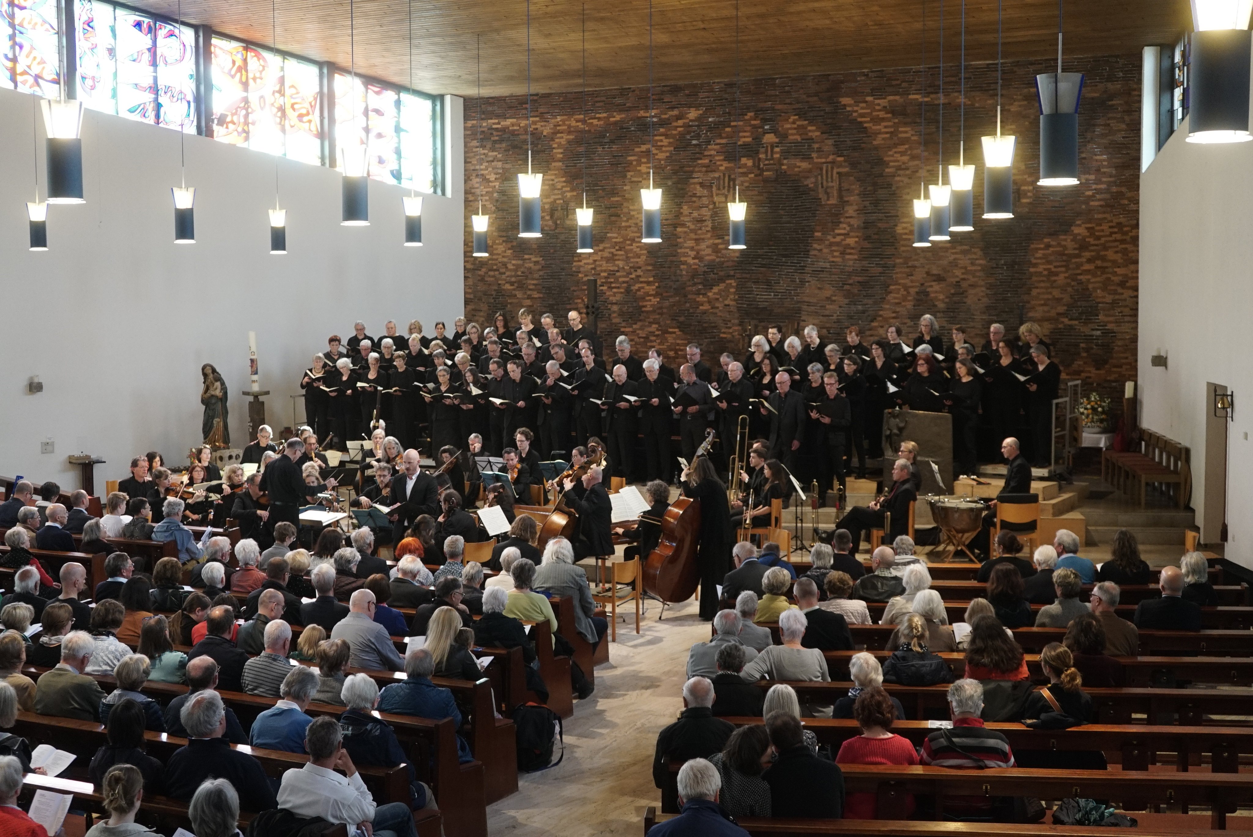 Unter Leitung von Kantor Eckhart Böhm wurde Haydns Schöpfung in St. Maria aufgeführt.