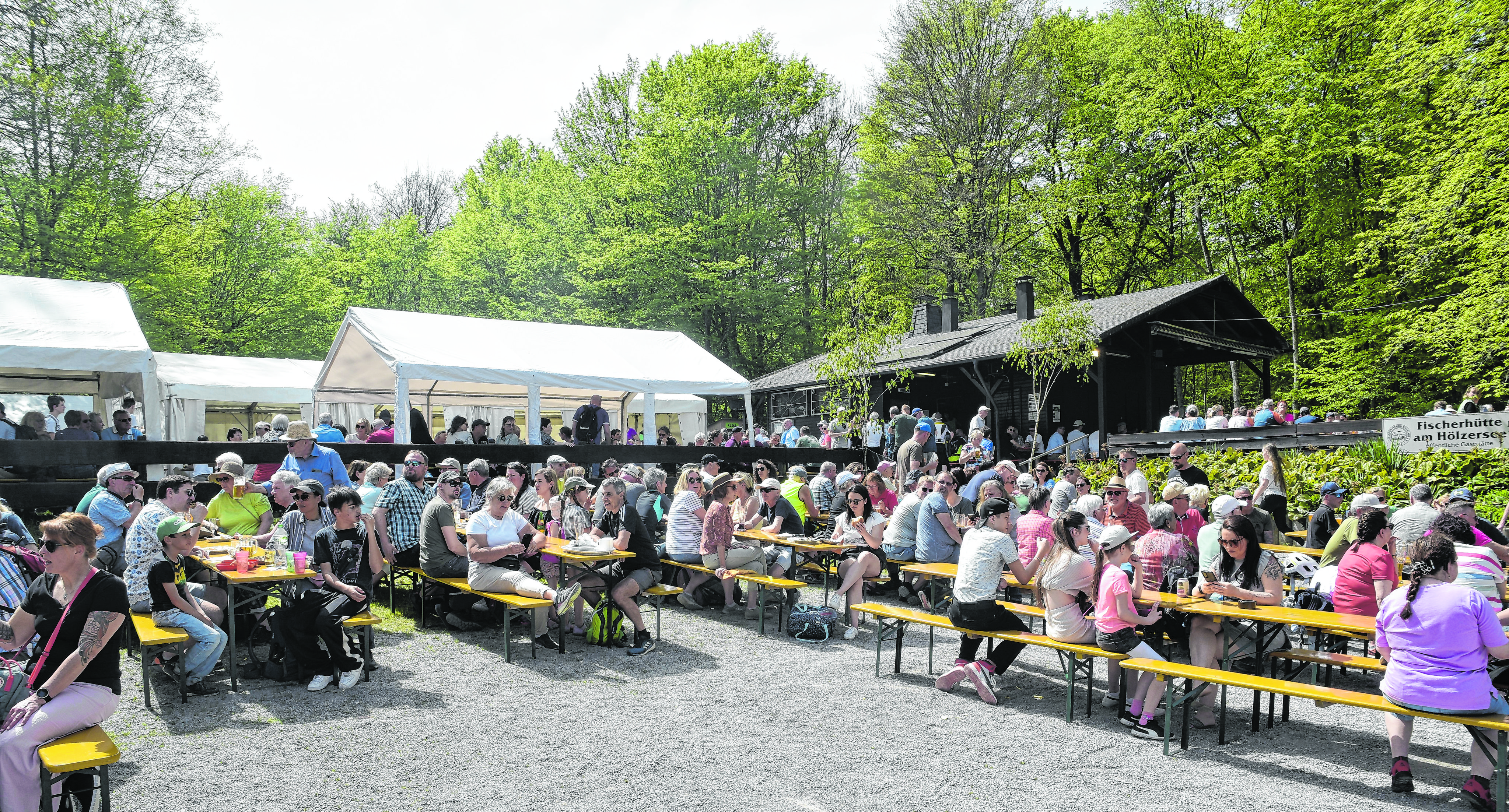 Großer Andrang beim Maifest der Magstadter Angler am Hölzersee: Bild: Reichert