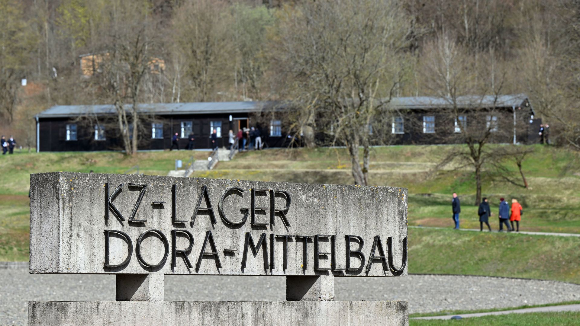 Konzentrationslagers Mittelbau-Dora: KZ-Gedenkstätten in Deutschland sprechen sich gegen verpflichtende Gedenkstättenbesuche für Schüler aus.