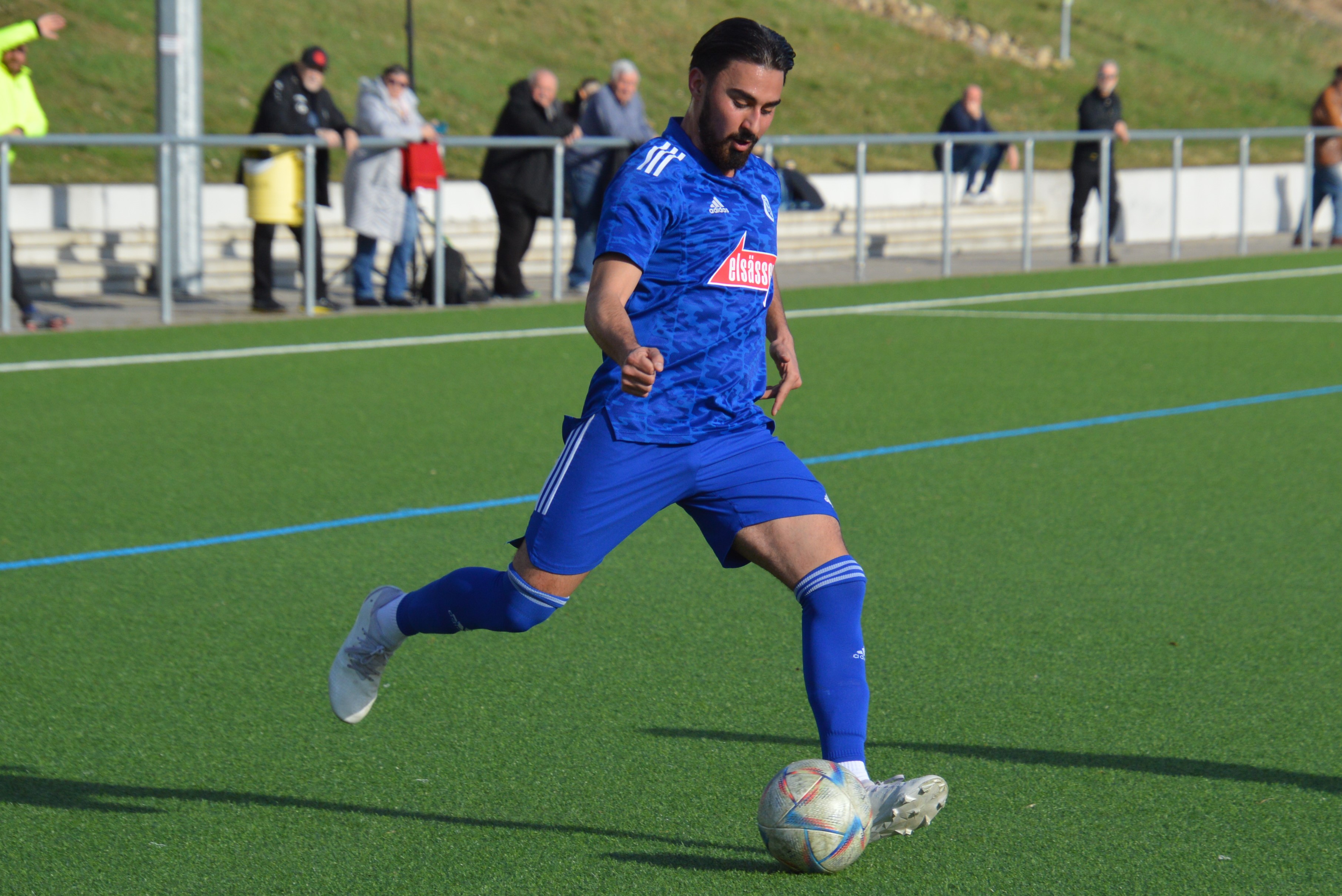 Hakan Kilinc hat sich auf der Rechtsverteidigerposition des VfL Sindelfingen festgespielt und ist im Derby beim TSV Ehningen gesetzt.Bild: Zvizdiç