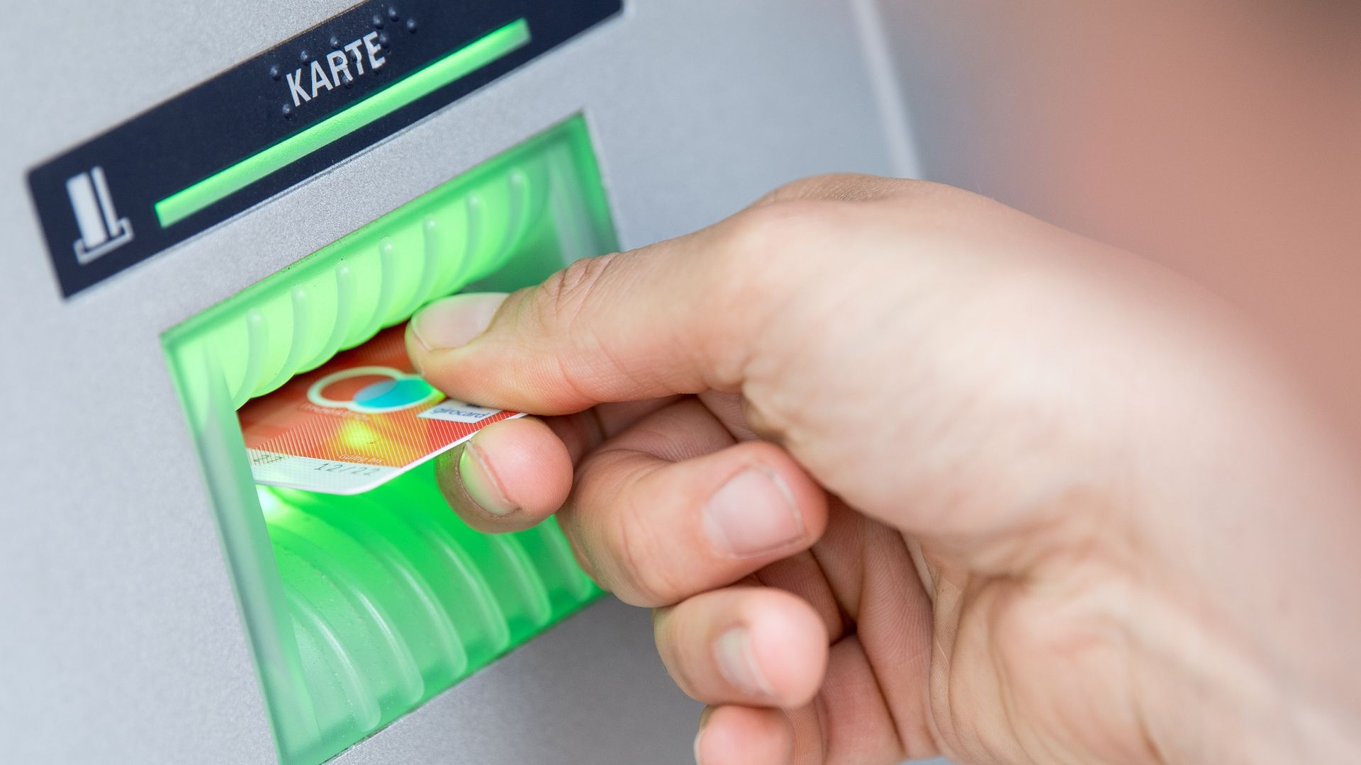 Es gibt immer weniger Geldautomaten.