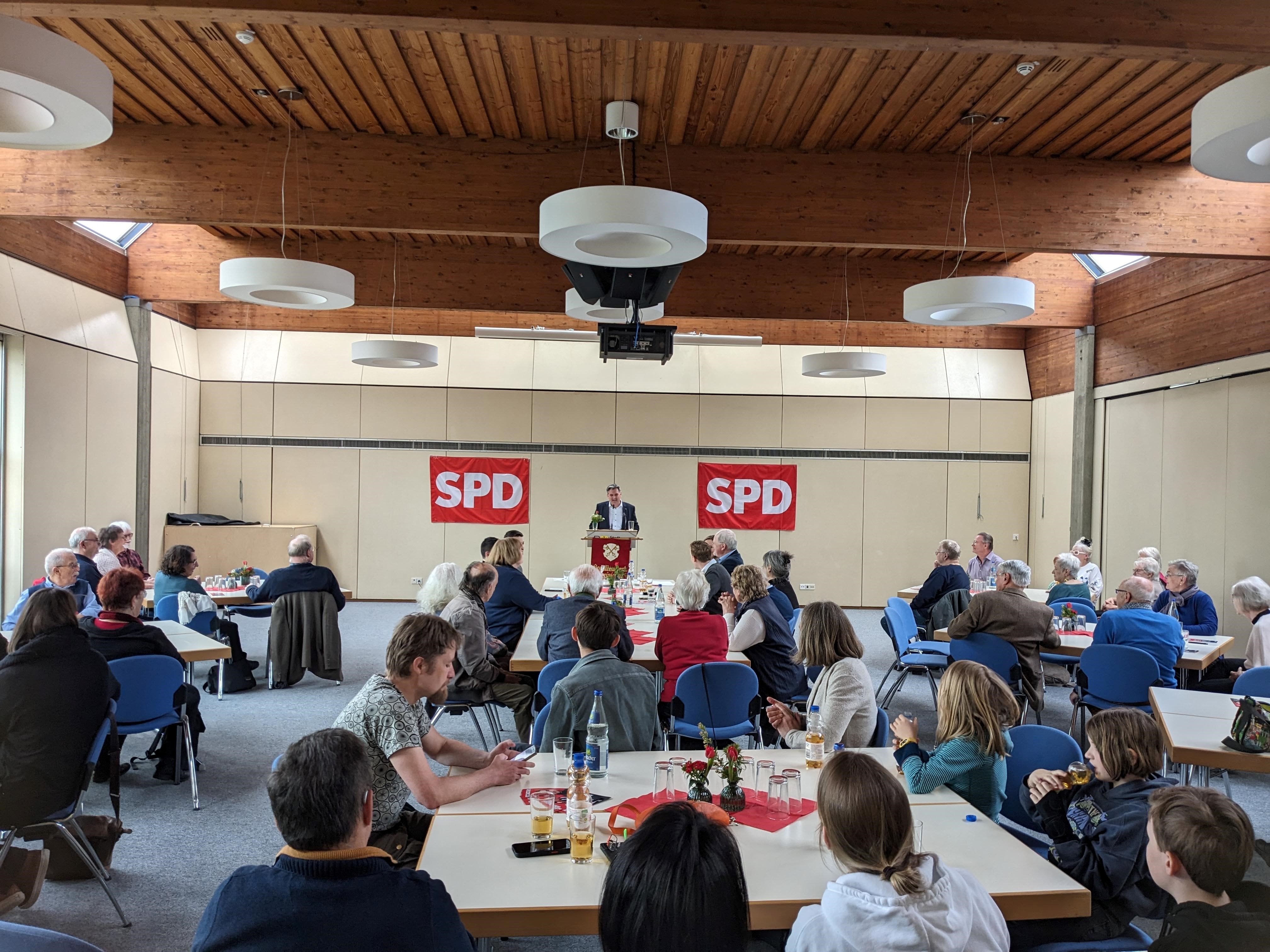 Voll besetztes Bürgerhaus beim Politischen Frühschoppen der SPD Renningen.