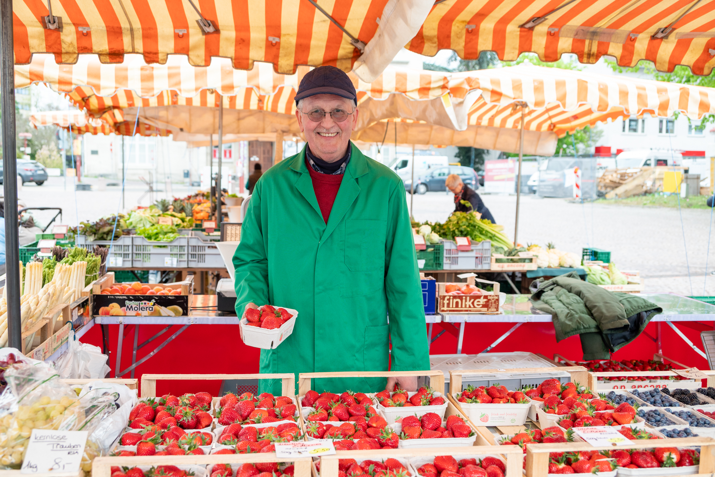 Rainer Klein wird auch in Zukunft auf dem Sindelfinger Wochenmarkt anzutreffen sein. Aber die Funktion als Marktsprecher hat der 71-Jähriger in jüngere Hände gegeben.