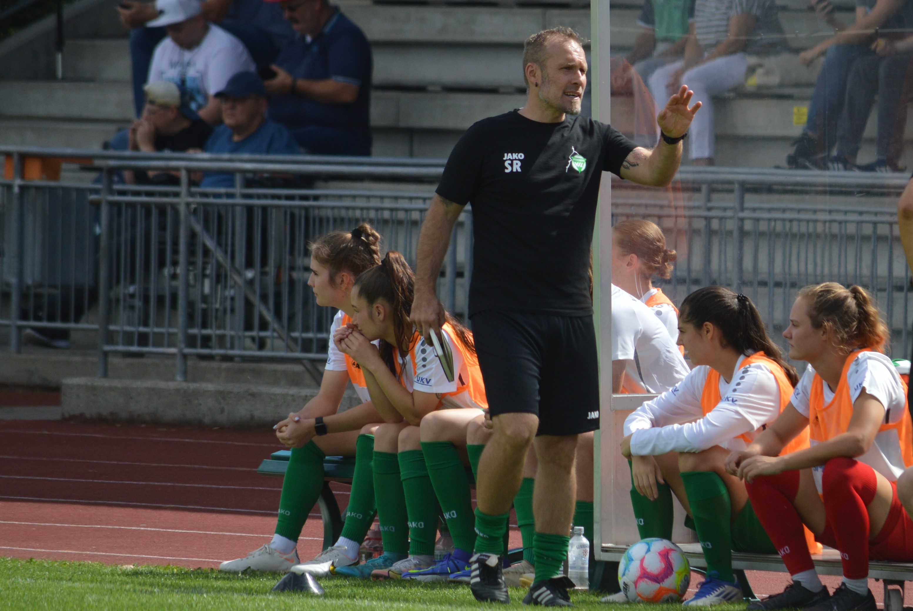 Der Maichinger Steven Riechers geht im Sommer in seine dritte Saison als Trainer der Oberliga-Fußballerinnen des VfL Herrenberg.Bild: Zvizdiç