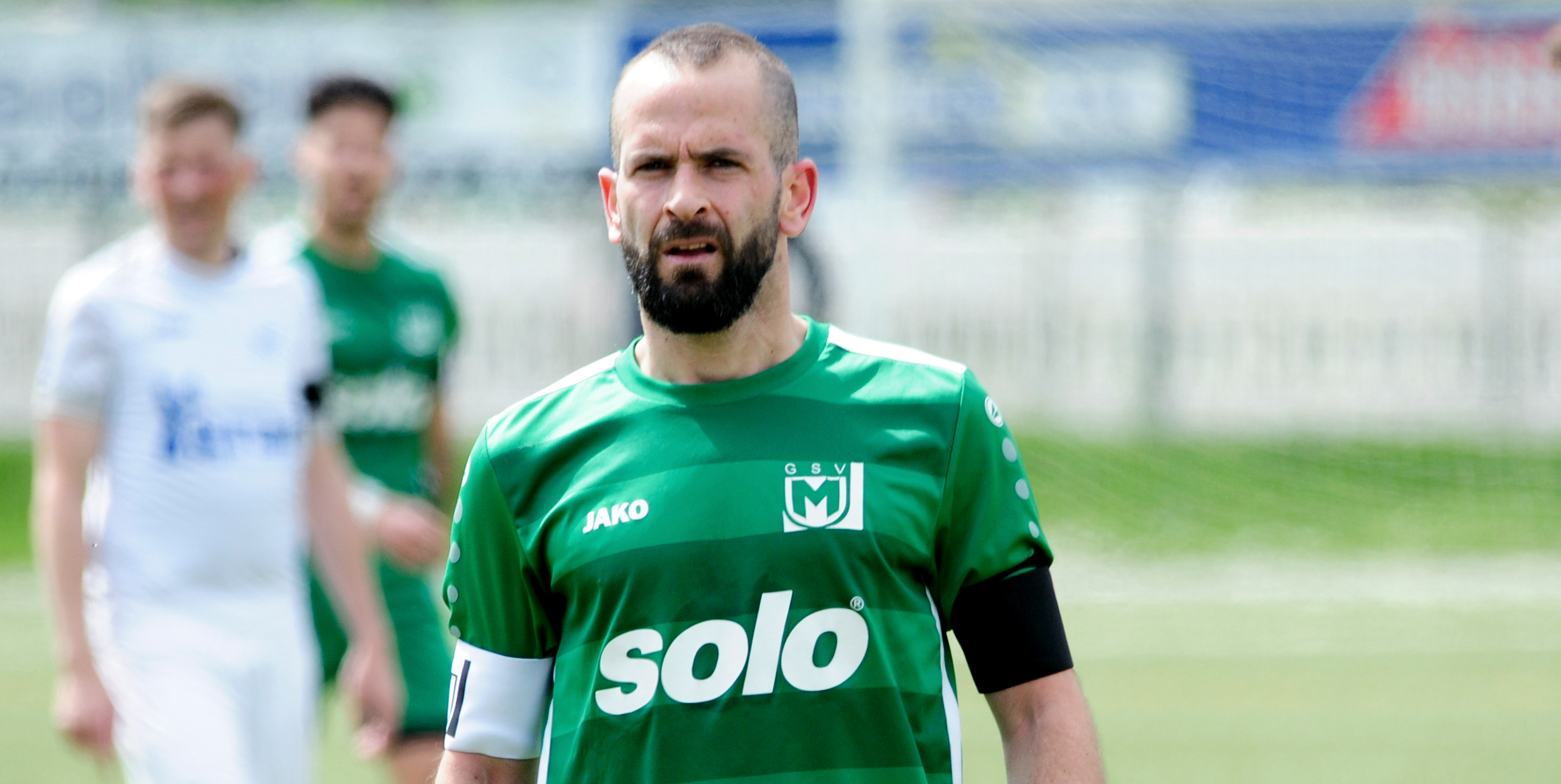 So wie der GSV Maichingen III und Kapitän Ugur Alper Ofluoglu im Spiel gegen Oberjesingen trugen alle Spieler Trauerflor.