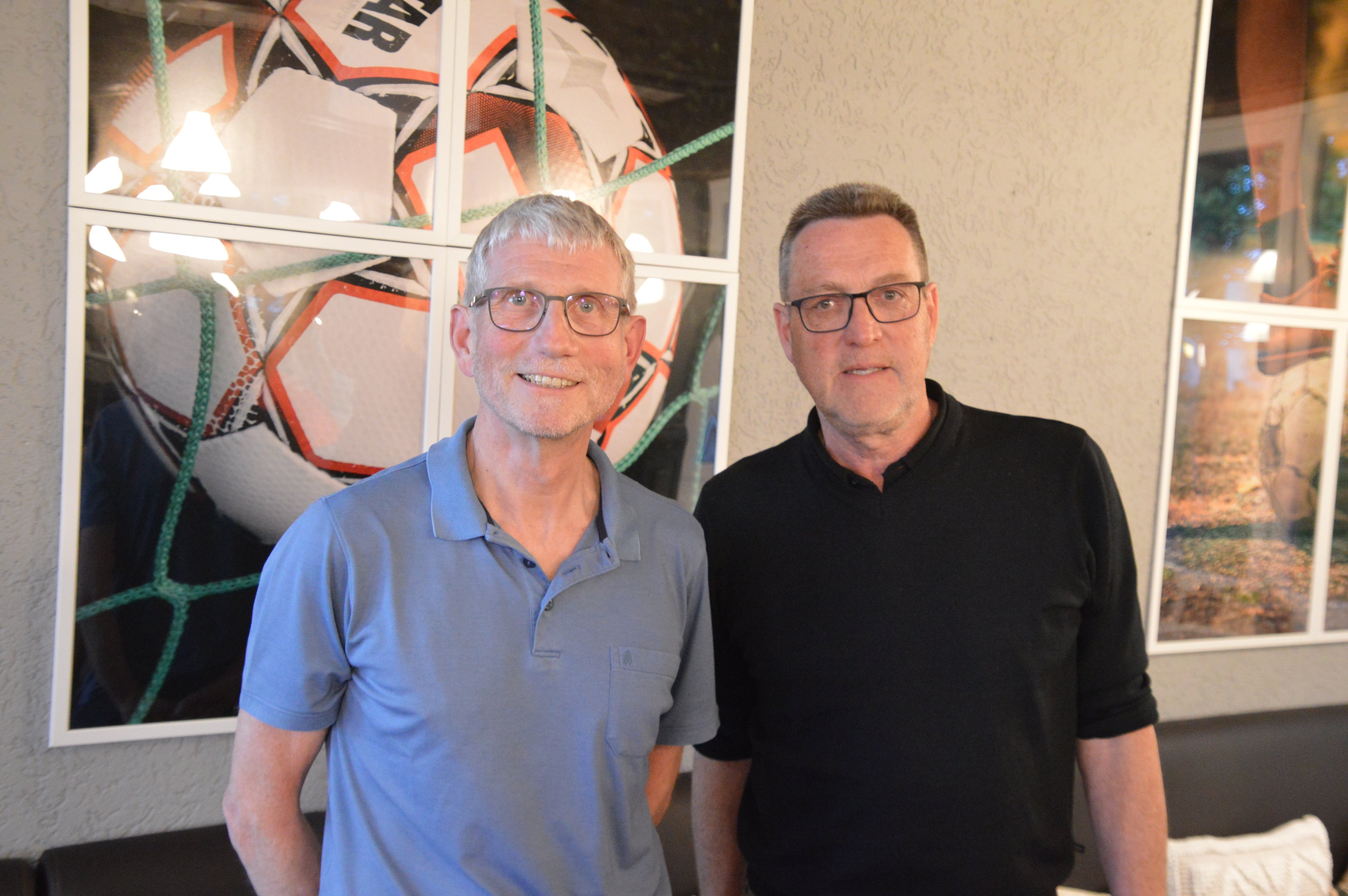 Ulrich Probst (links) und Michael Rathgeb führten durch den Informationsabend in der Vereinsgaststätte des TV Altdorf.Bild: Zvizdiç