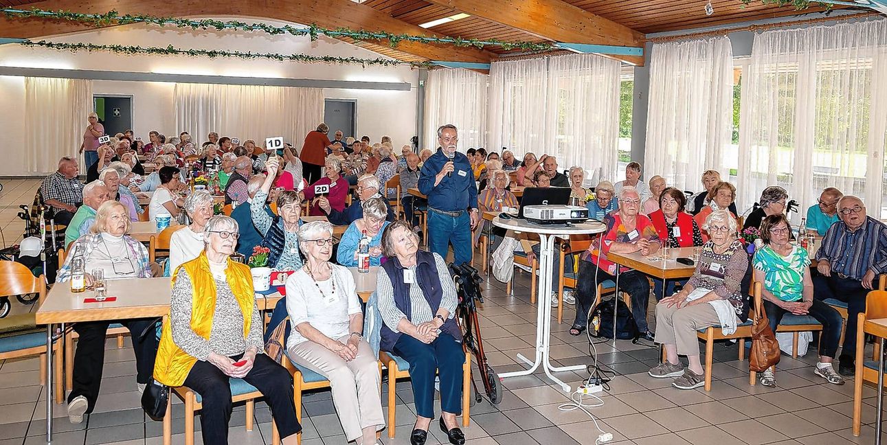 Beim Quiz von Rolf Beduhn geht es humorvoll zu.