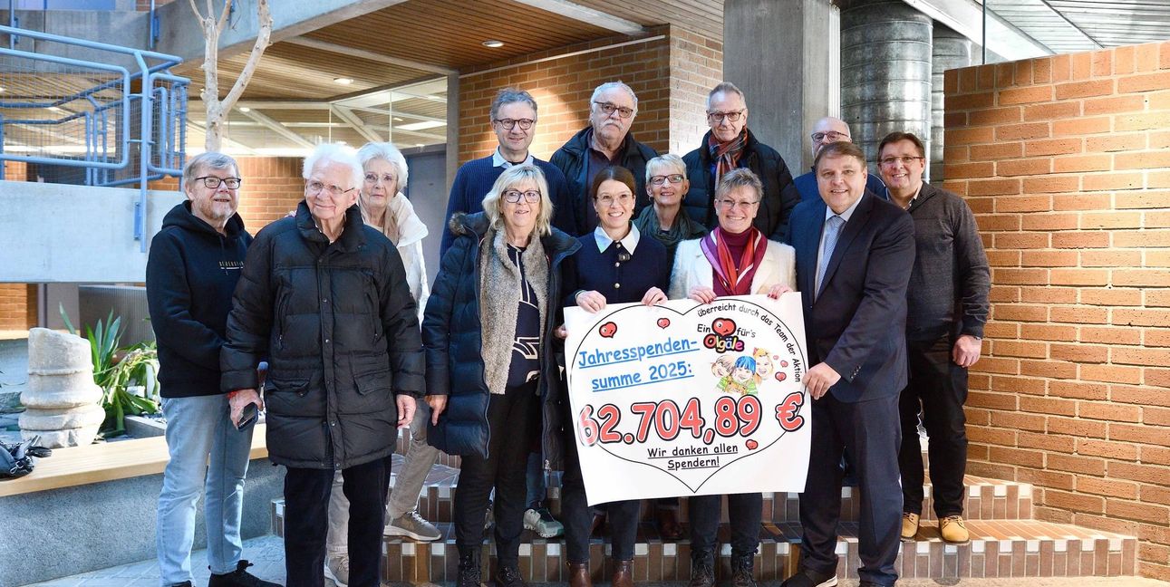Der Freundeskreis der Aktion bei der Übergabe der Jahresspende in Rutesheim.