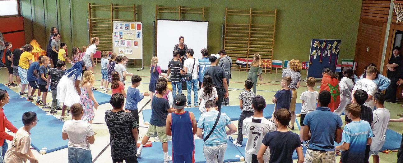 Die Harpprecht-Schule besuchen Schüler zwischen sechs und 16 Jahren. Das Foto zeigt die Abschlussfeier einer Projektwoche. Bild:z