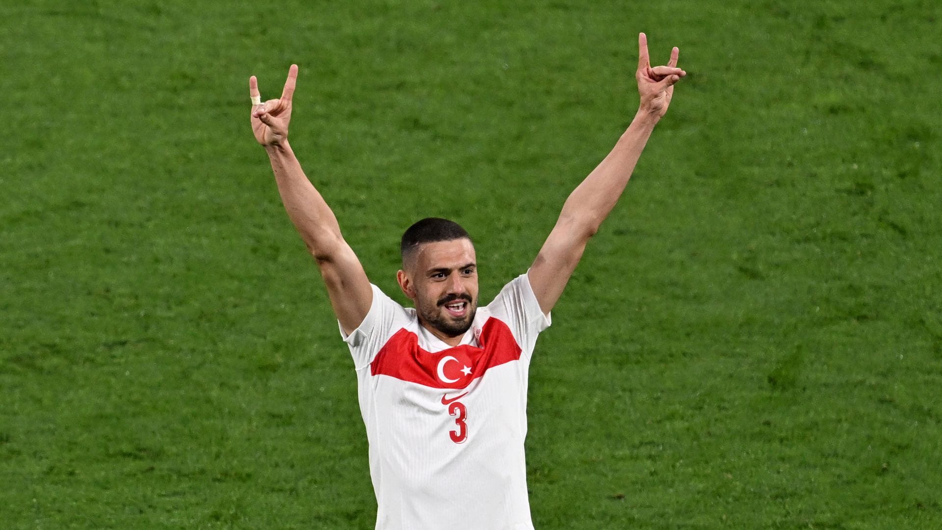 Merih Demiral wurde bei der EM nach seinem Wolfsgruß für zwei Spiele gesperrt.