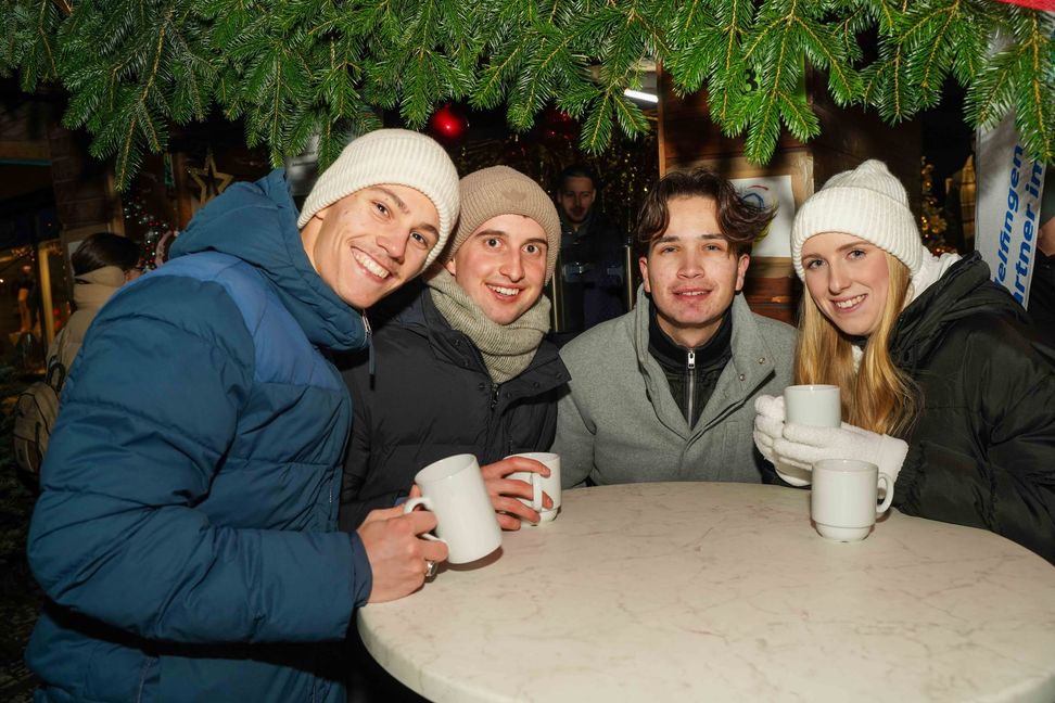 Vorweihnachtliche Stimmung auf dem Sindelfinger Marktplatz.