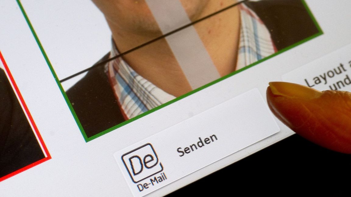 Ausgedruckte Passbilder sollen nur noch in Ausnahmefällen angenommen werden. (Archivbild)