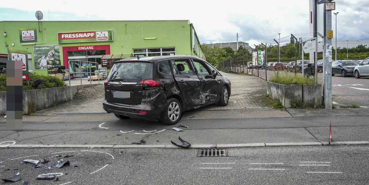Die Autofahrerin übersah beim Abbiegen den Motorradfahrer.