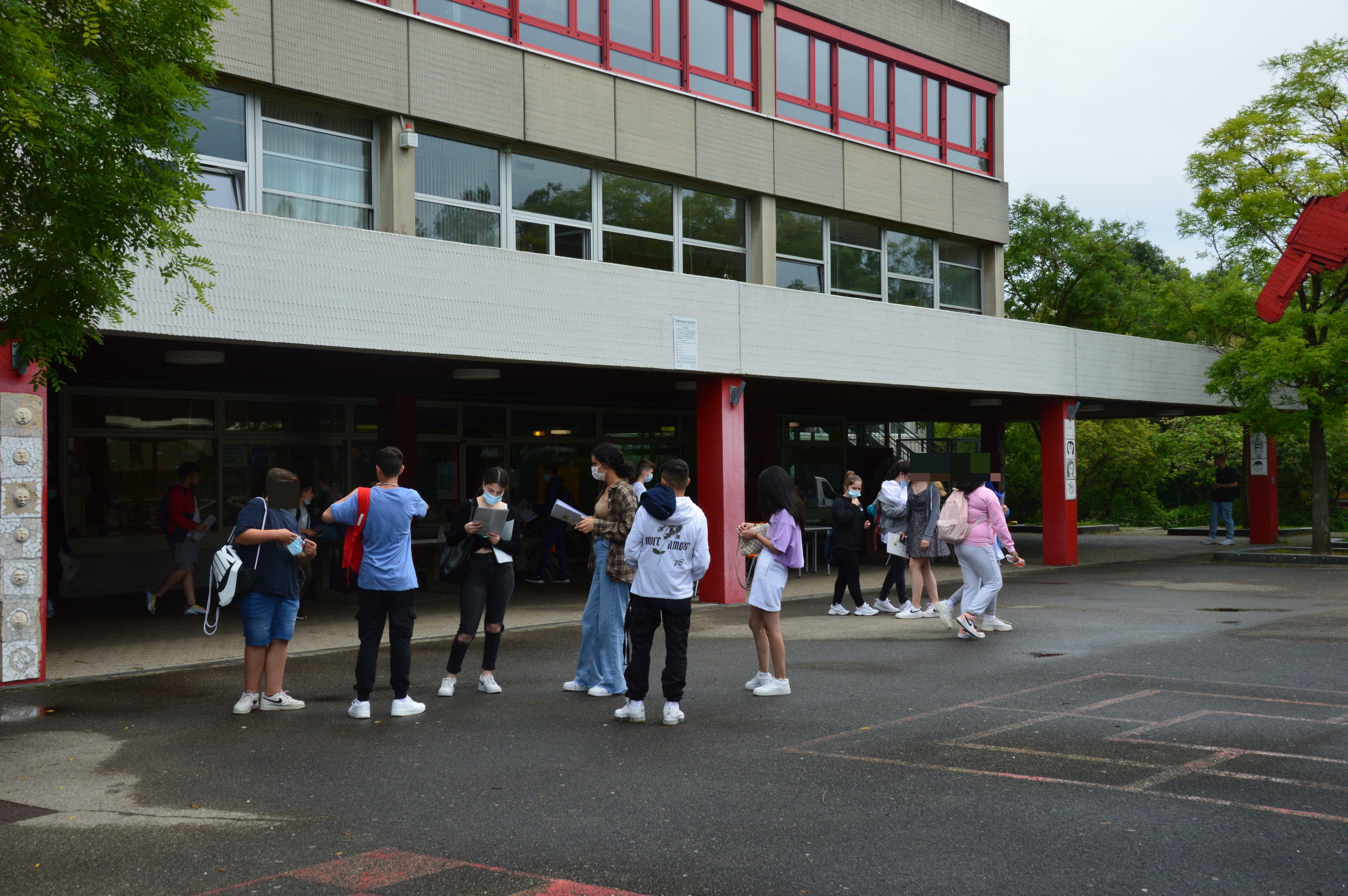 Nachdem die Stadt Sindelfingen einen Masterplan Schulen vorgelegt hat, fordert die SPD einen solch umfassenden Sanierungsplan auch für die städtischen Kitas. Unser Archivbild zeigt die Realschule auf dem Goldberg.    Bild: Scheid/A