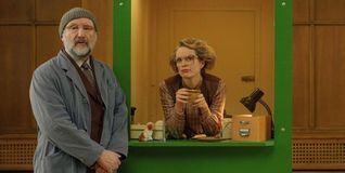 Resi möchte sich von ihrem Freund Michi trennen. Nachdem der eine Krebsdiagnose erhält, bringt sie es aber nicht übers Herz.