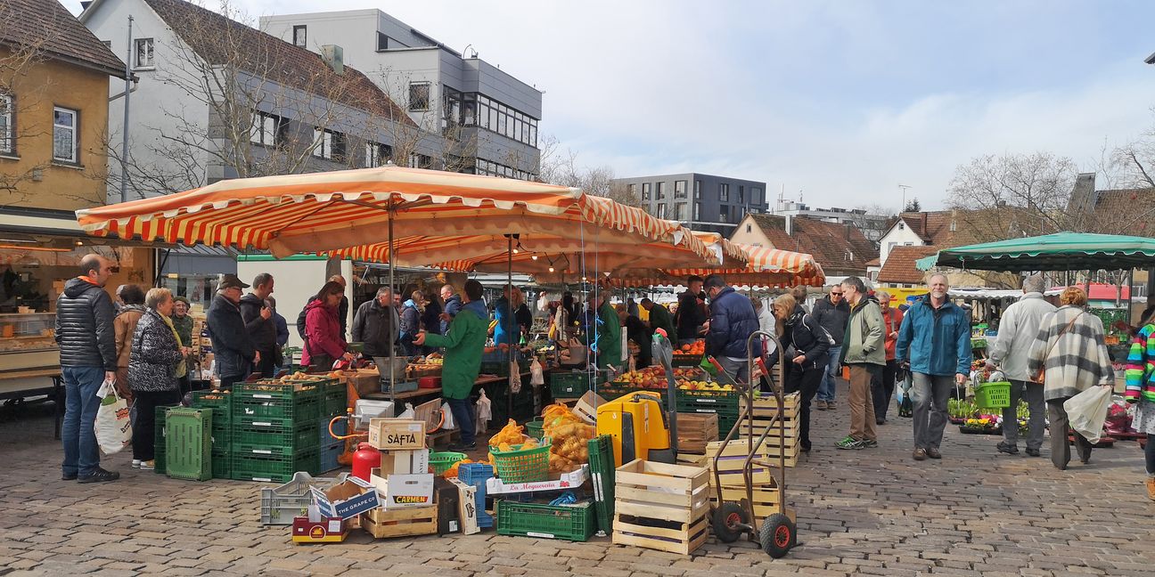 Viel los am Samstag auf dem Sindelfinger Wochenmarkt.  Bild: Groß