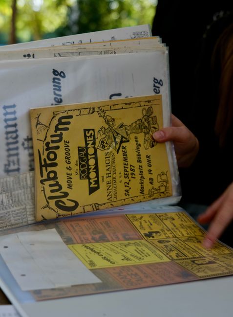 Alben voller Erinnerungsstücke gab es beim Jubiläumsfest des Club Forum.