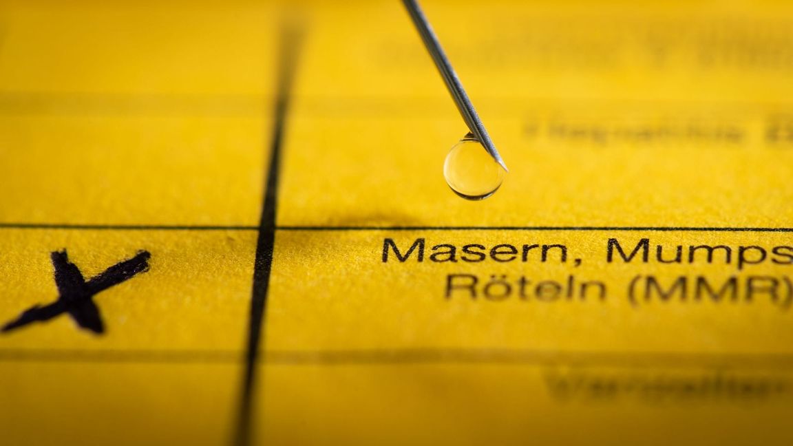 Die Stiko empfiehlt für die Masernimpfung jeweils eine Dosis im Alter von 11 und von 15 Monaten (Symbolbild).