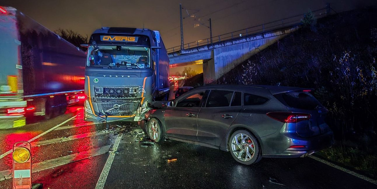 Die Unfallstelle auf der B464 zwischen Renningen und Magstadt.
