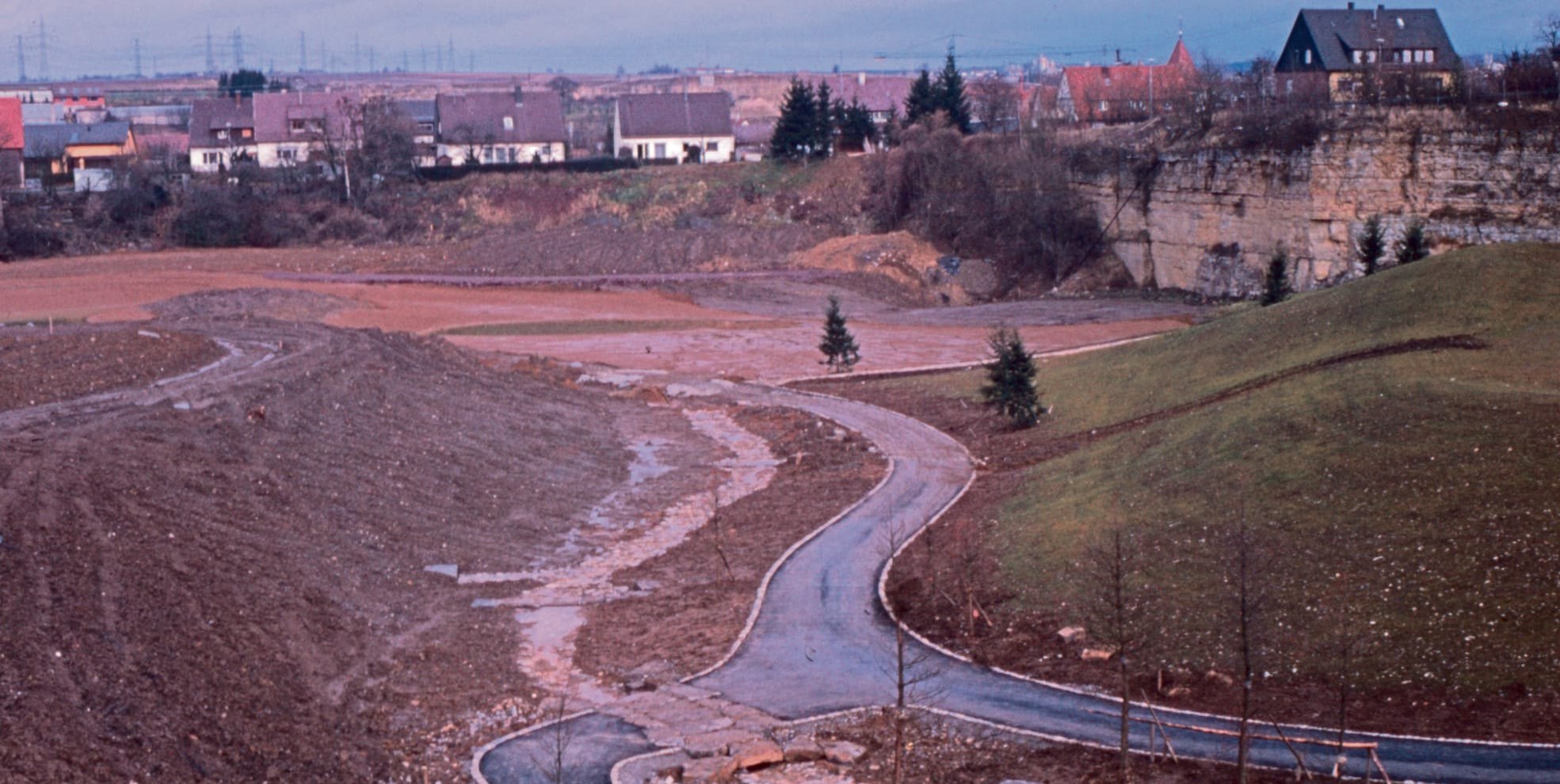 Fuhre um Fuhre wurde von 1977 an aus dem Steinbruch Kopp der Aibachgrund.
