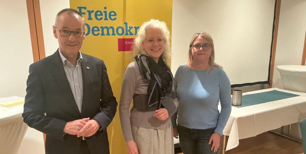 Hans Dieter Scheerer, Dr. Christine Watrinet und Sandra Klobuczek (von links).