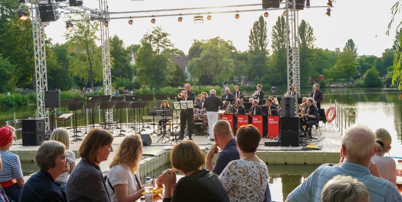 Auch in diesem Jahr wird die MVS Bigband bei der Wassermusik am Klostersee auftreten.