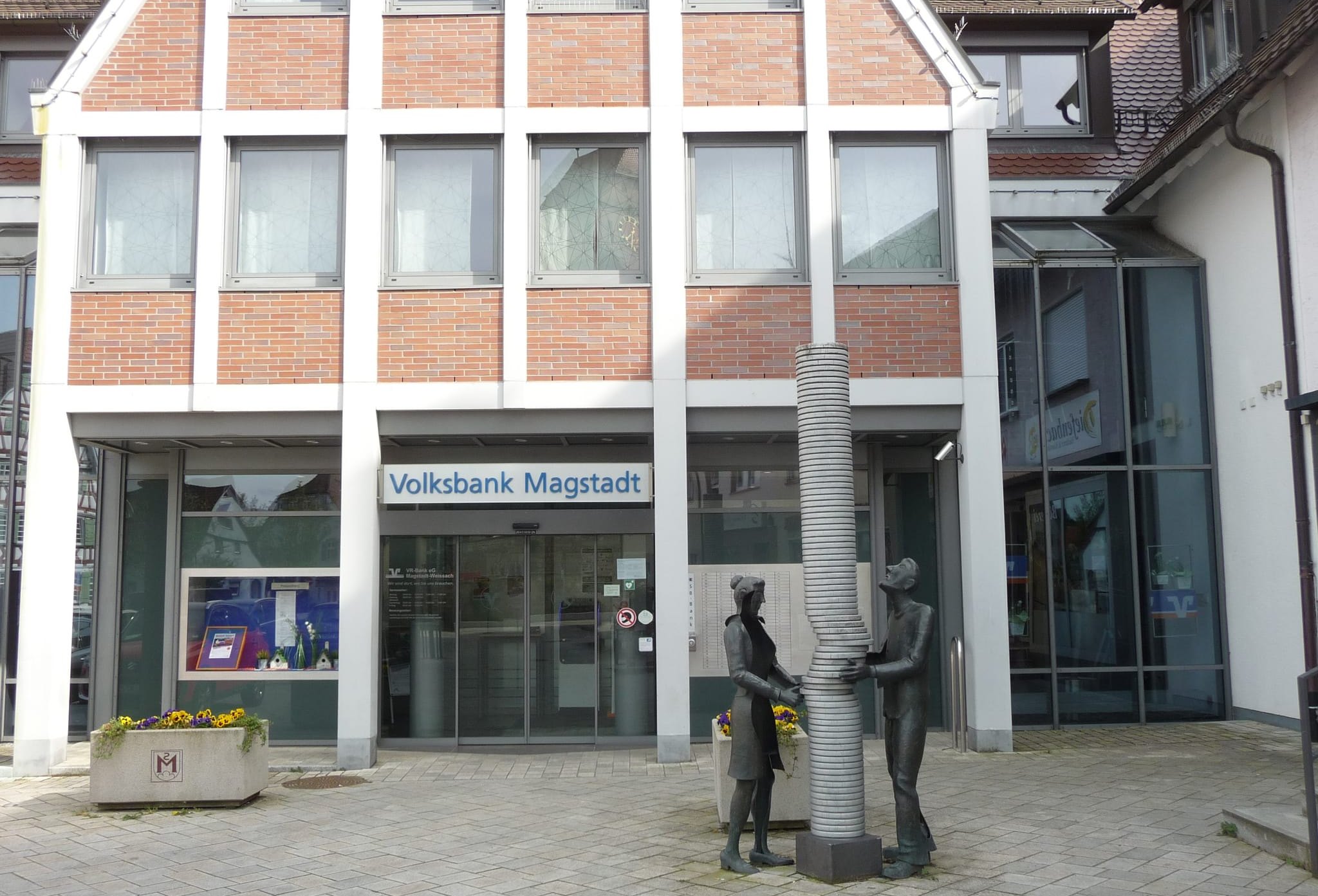 Das Stammhaus der VR-Bank Magstadt-Weissach am Magstadter unteren Marktplatz soll als Filiale erhalten bleiben, so wie die heutigen Zweigstellen in Weissach und Nussdorf.
