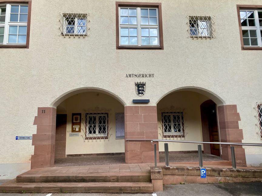 Vor dem Amtsgericht in Calw wurde am Dienstag nochmals das Defizit des Klinikverbunds Südwest im Jahr 2022 und sein Ausmaß thematisiert. Bild: Lieb