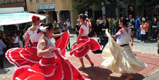 Ein klassiches Motiv zum Sindelfinger Straßenfest: Folkloregruppen präsentieren die reiche Vielfalt der Stadt.