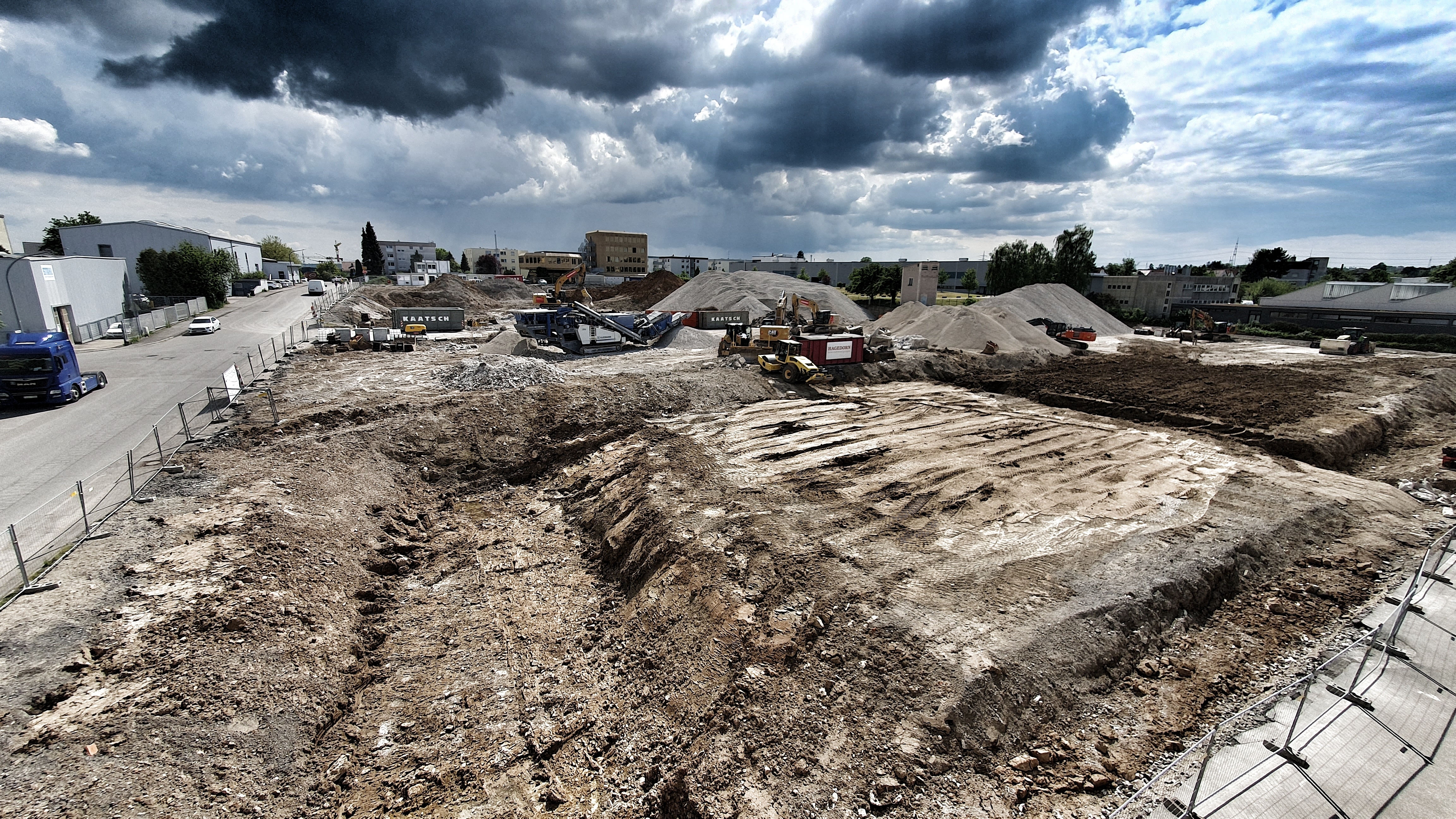 Hier standen früher die Solo-Produktionshallen. Unter anderem wurden Rasenmäher zusammengebaut. An dieser Stelle soll das Gewerbegebiet „City Dock Business Park“ entstehen.     Bild: Wegner