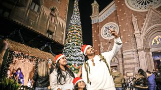 Kirche, Krippe, Christbaum: Das ist ein beliebtes Fotomotiv bei Besuchern.