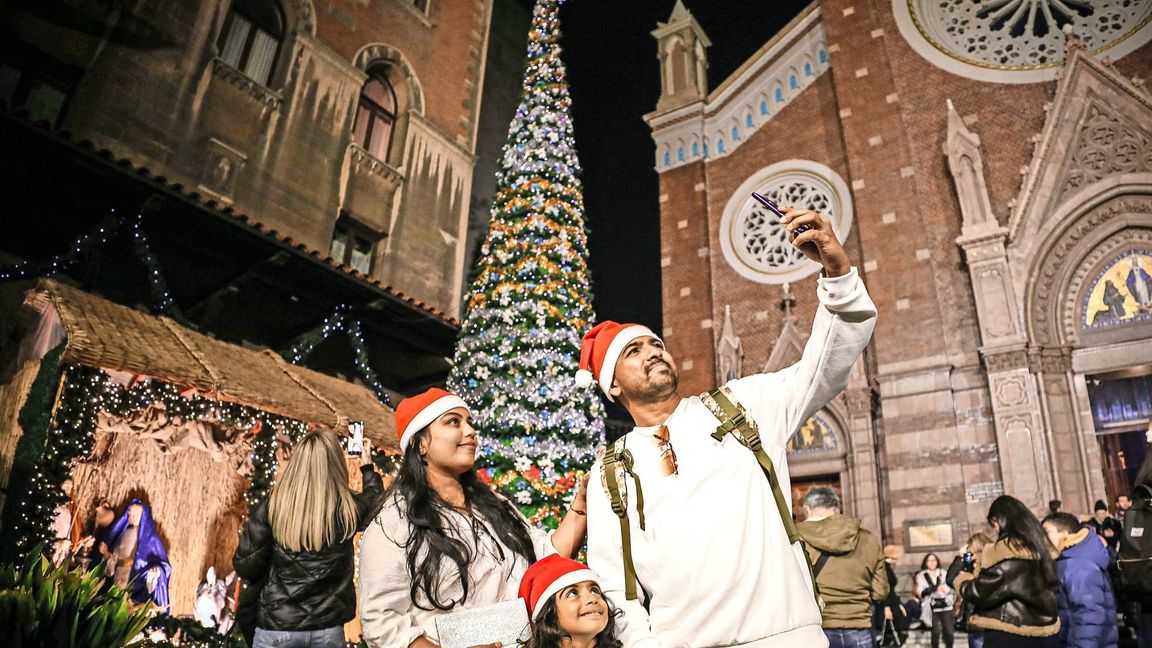 Kirche, Krippe, Christbaum: Das ist ein beliebtes Fotomotiv bei Besuchern.