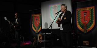 Zum 22. Mal in Folge sind Heiner Reiff und Ernst Mantel (von links) als das Duo „Ernst und Heinrich“ bei der Böblinger Veranstaltungsreihe „Sommer am See“ zu Gast gewesen und haben mit dem Best-of-Programm „Best of komische Lieder ond so“ rund 150 Zuschauer in der Alten Tüv-Halle am Oberen See auf bewährt hohem Niveau mit schwäbischem Mundart-Humor bespaßt.