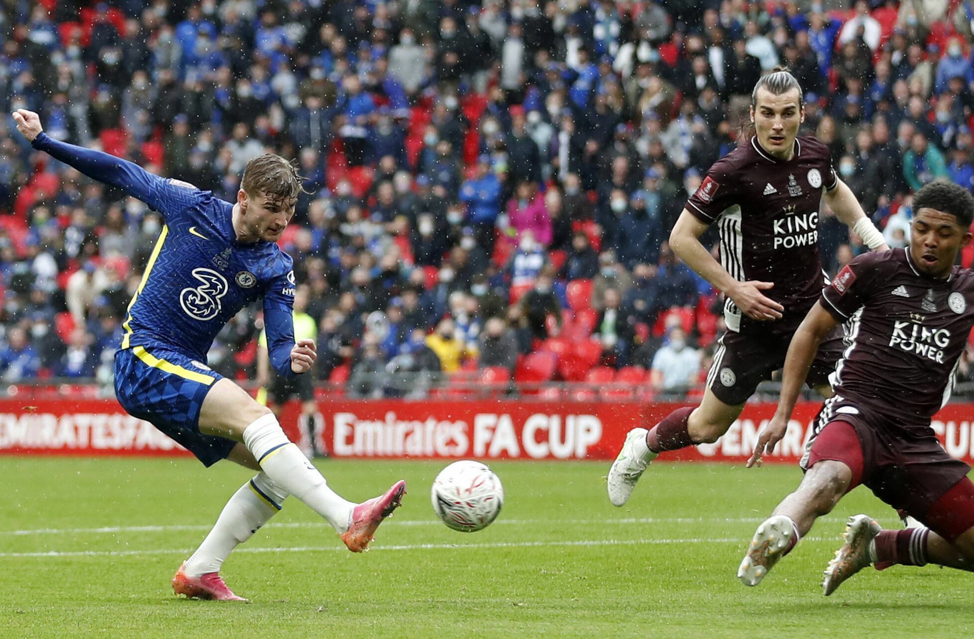 Auch Chelseas deutscher Nationalstürmer Timo Werner (links) profitiert vom TV-Geldsegen in England. Foto: imago/Matt Childs