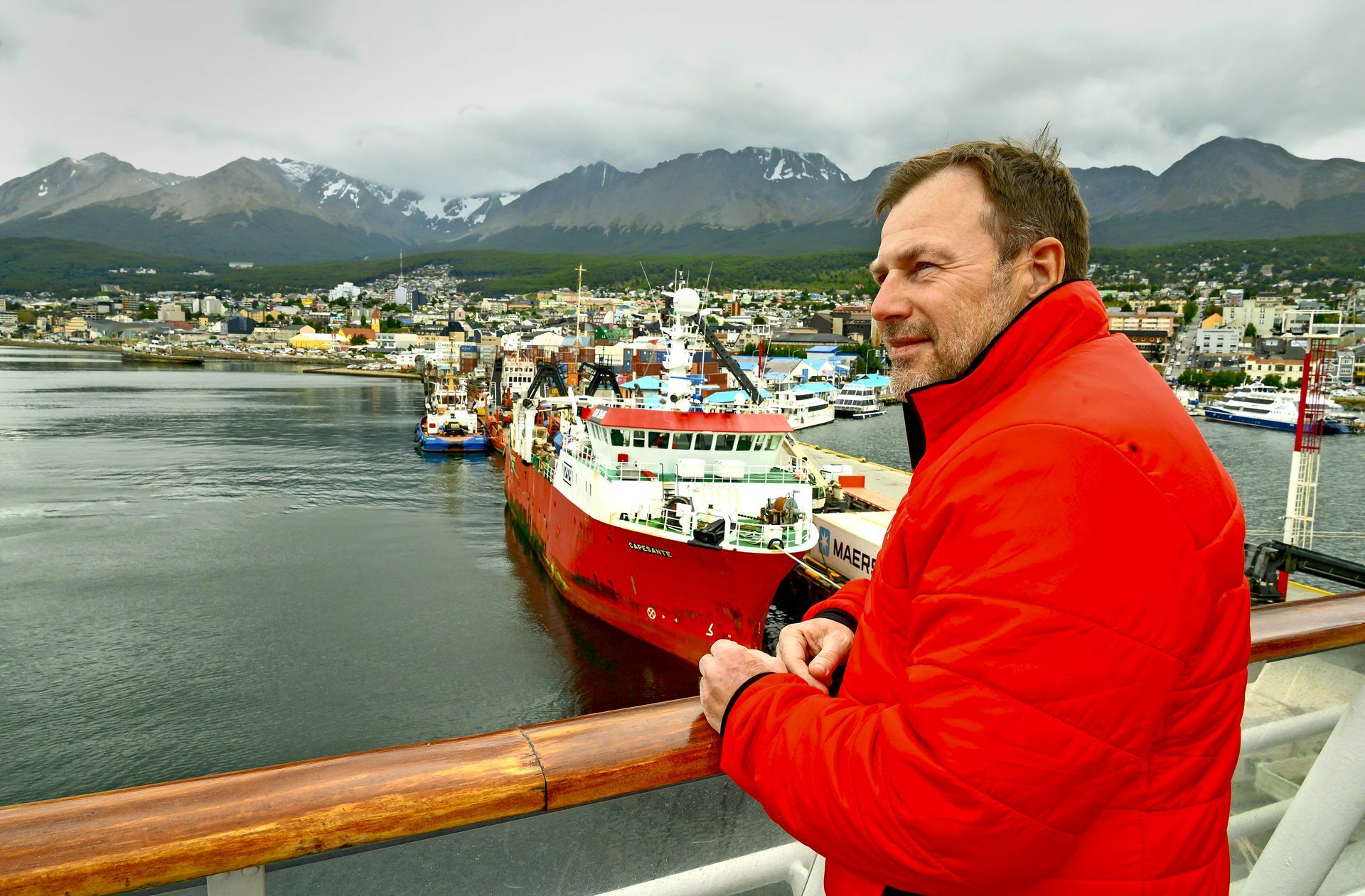Jan Byrde im Hafen von Ushuaia: 125 Länder hat er gesehen oder ein paar mehr. An Bord stieg er auf zum Lektor und Kreuzfahrtdirektor