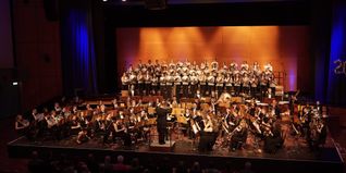 Zum 20-jährigen Bestehen gab das Kreisjugendorchester mit dem Mädchenchor vom Dom und St. Quintin Mainz ein Galakonzert im Böblinger Europa-Saal.