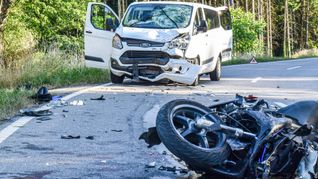 Mehr als ein Drittel der Menschen (36 Prozent) starb, weil ein Fahrer zu schnell unterwegs war. (Archivbild)