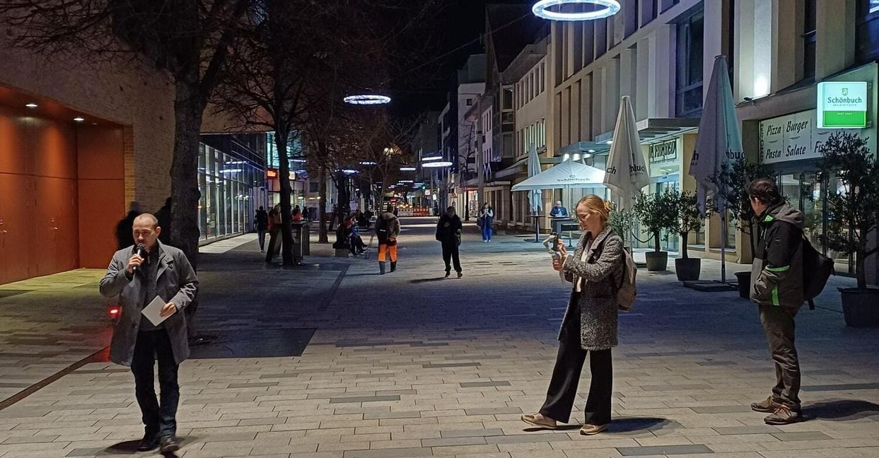 In der Bahnhofstraße setzen Lichtringe Akzente.