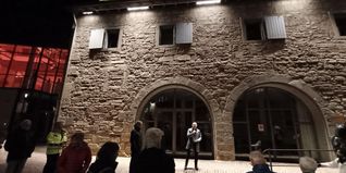 Die illuminierte Zehntscheuer ist ein Hingucker.