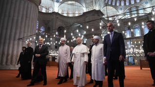Der Papst besucht die Blaue Moschee in Istanbul - und will damit ein Zeichen für den interreligiösen Dialog setzen.