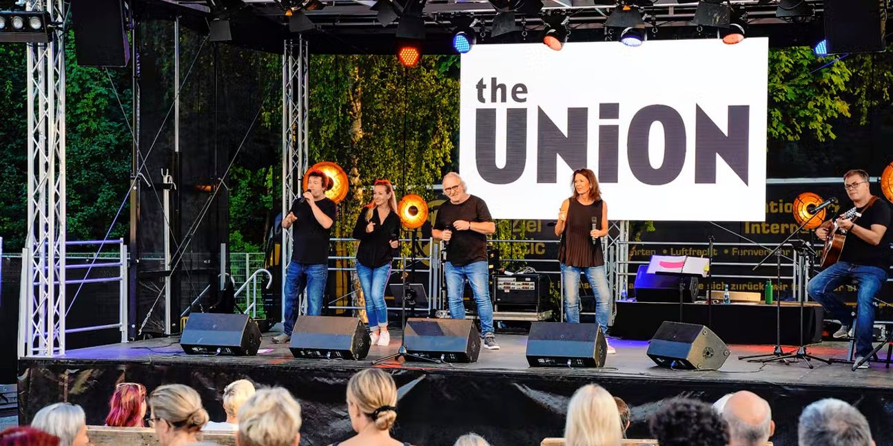 Nach elf Jahren Pause sind „The Union“ in Sindelfingen bei „Kultur im Freien“ auf dem Glaspalast-Parkplatz wieder aufgetreten.           Bild: Dettenmeyer