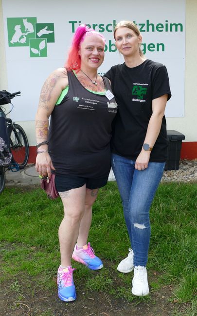 Die beiden Leiterinnen des Tierschutzheims, Sarah Samira Rüster (links) und Yvonne Schramm, haben Partnerorganisationen zu ihrem Sommerfest eingeladen.