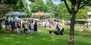 Fröhliche Stimmung auf dem Rummelplatz in Schönaich.