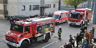 Bei der letzten Hauptübung der Magstdter Feuerwehr waren der neue Unimog (vorne) und das alte Tanklöschfahrzeug (hinten), das nun die italienische Partnergemeinde Celenza sul Trigno bekommt, gemeinsam im Einsatz.
