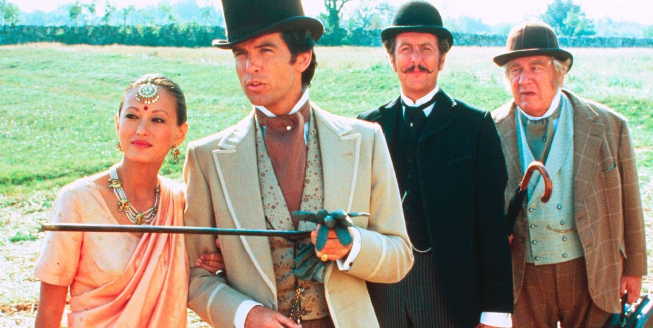 Pierce Brosnan und Gefolge in „In 80 Tagen um die Welt“.