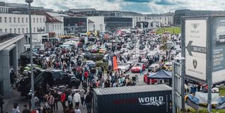 Tausende Besucher kamen im vergangenen Jahr zum Saisonfinale der Motorworld auf das Flugfeld.